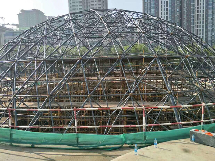 鹿泉球形网架钢结构施工